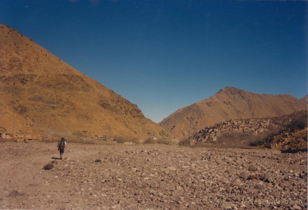 Llegando a las aldeas de Imlil, Aremd a la derecha